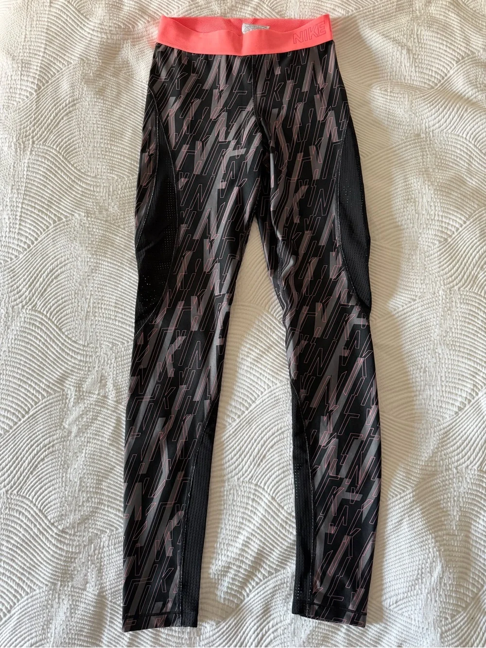 Nike Pro Hypercool Women’s Workout Leggings | XS | Black & Pink